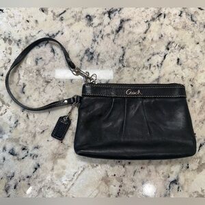 Coach EUC Black Leather Wristlet w/Hangtag